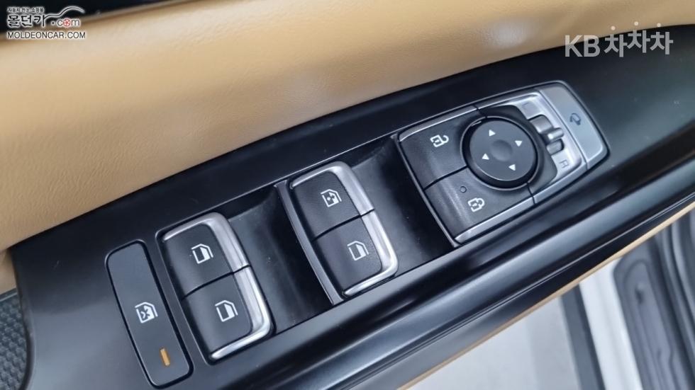 Kia Carnival — miniaturë 17
