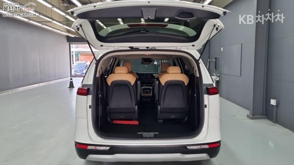 Kia Carnival — miniaturë 18