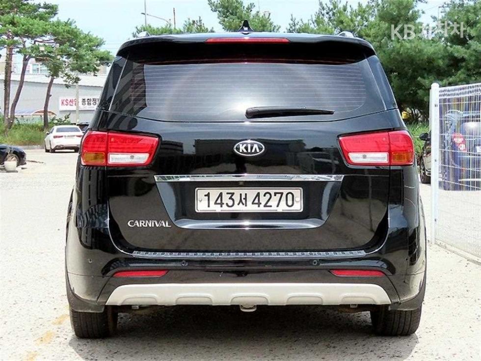 Kia Carnival — miniaturë 4