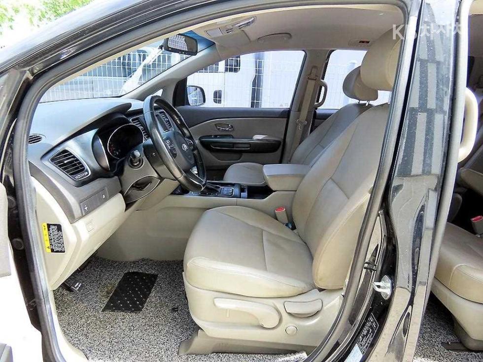 Kia Carnival — miniaturë 5