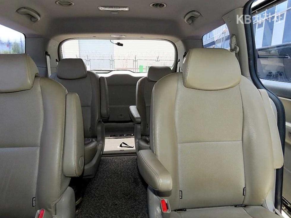 Kia Carnival — miniaturë 7