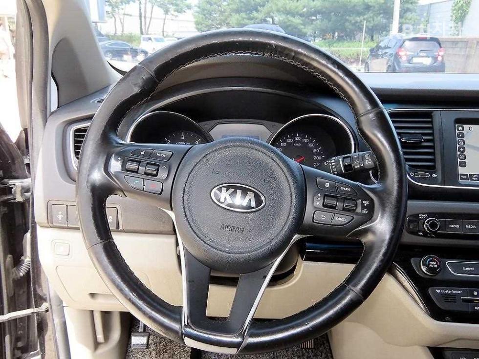 Kia Carnival — miniaturë 9