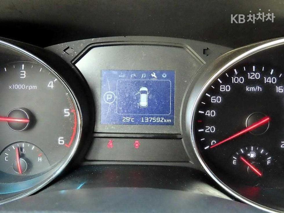 Kia Carnival — miniaturë 10