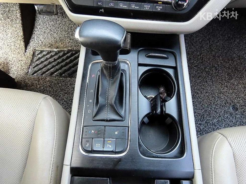 Kia Carnival — miniaturë 11