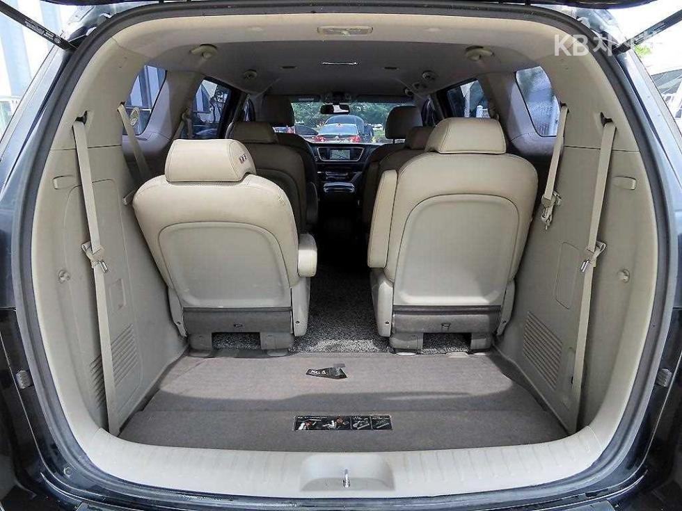 Kia Carnival — miniaturë 17