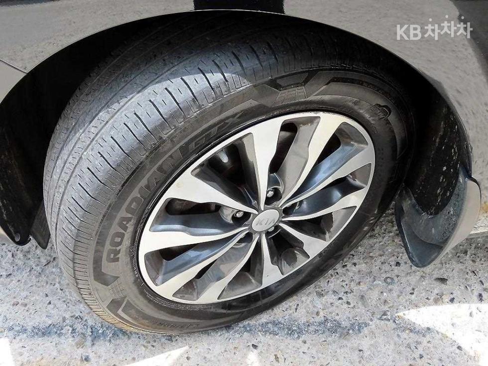 Kia Carnival — miniaturë 20