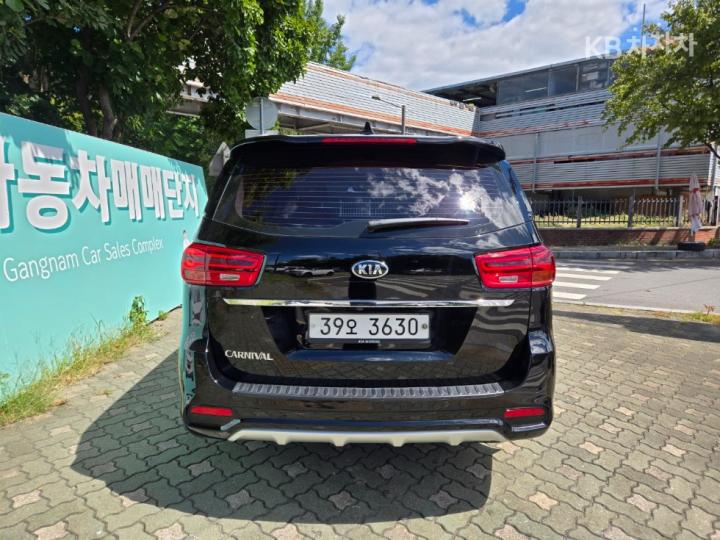 Kia Carnival — miniaturë 3