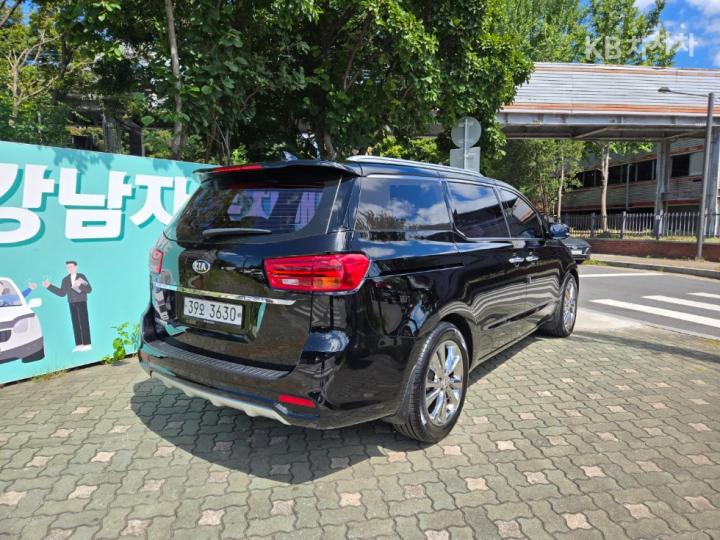 Kia Carnival — miniaturë 4