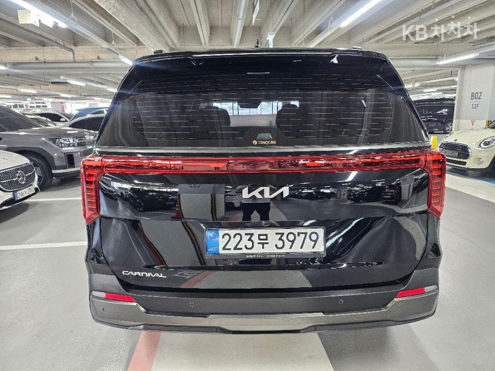 Kia Carnival — miniaturë 2