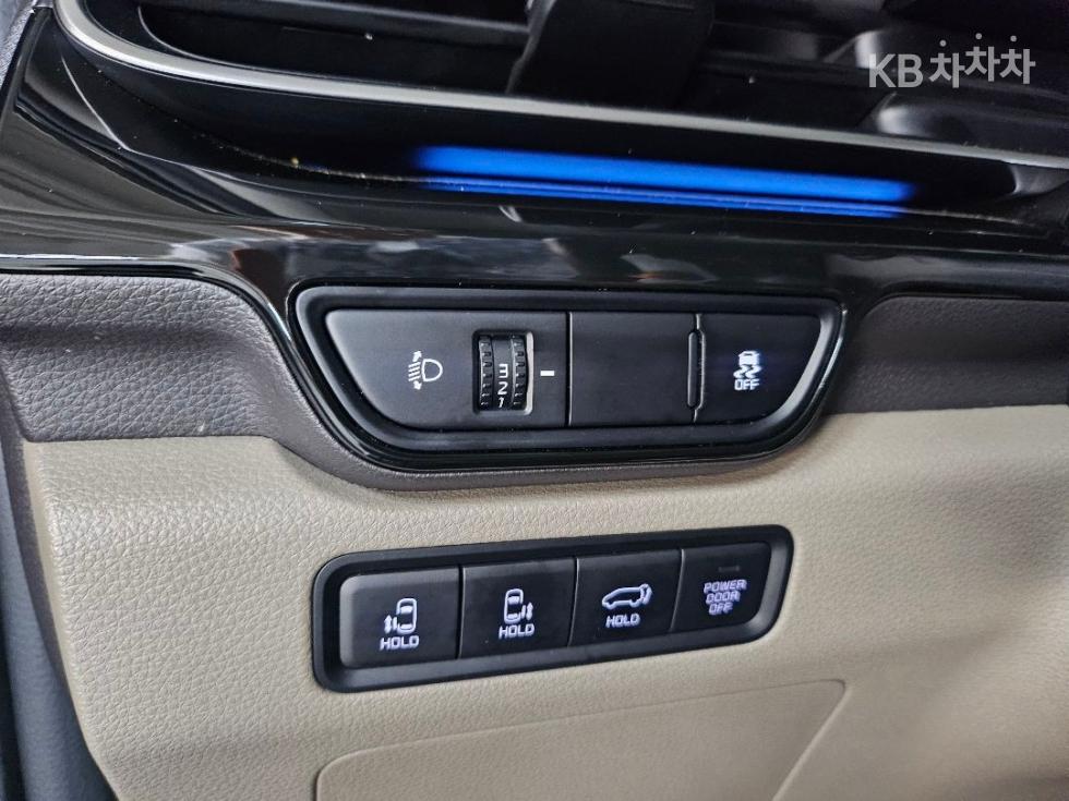 Kia Carnival — miniaturë 16