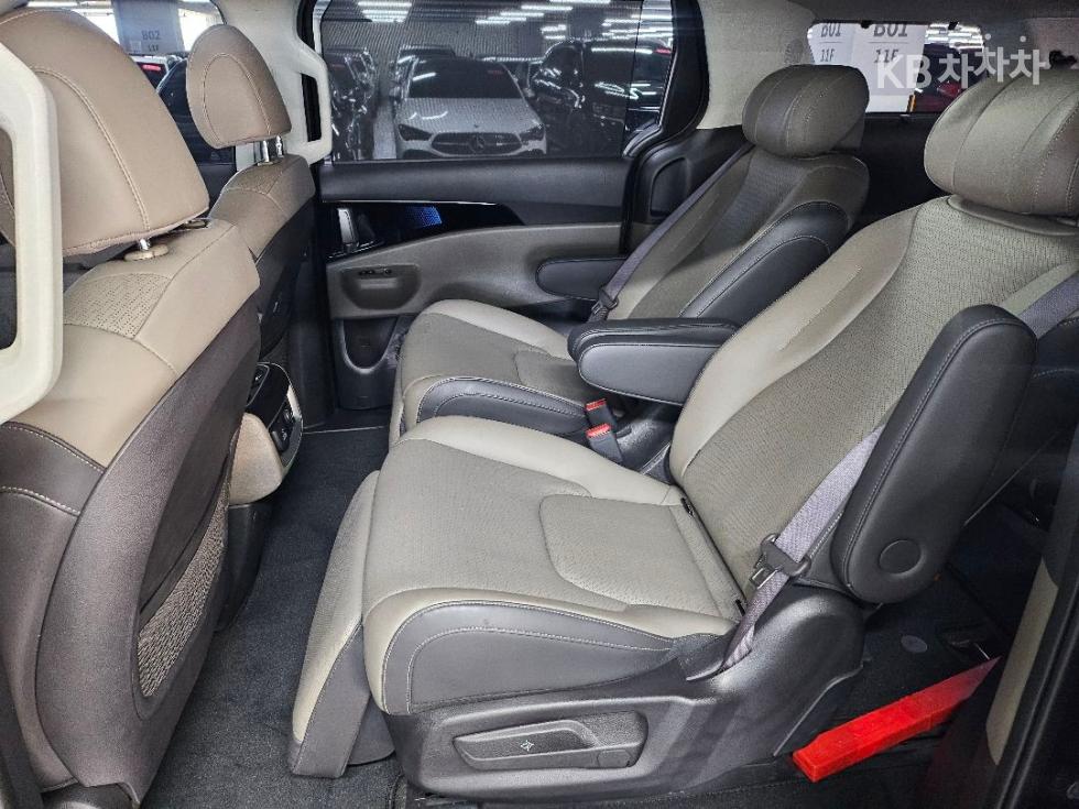 Kia Carnival — miniaturë 8