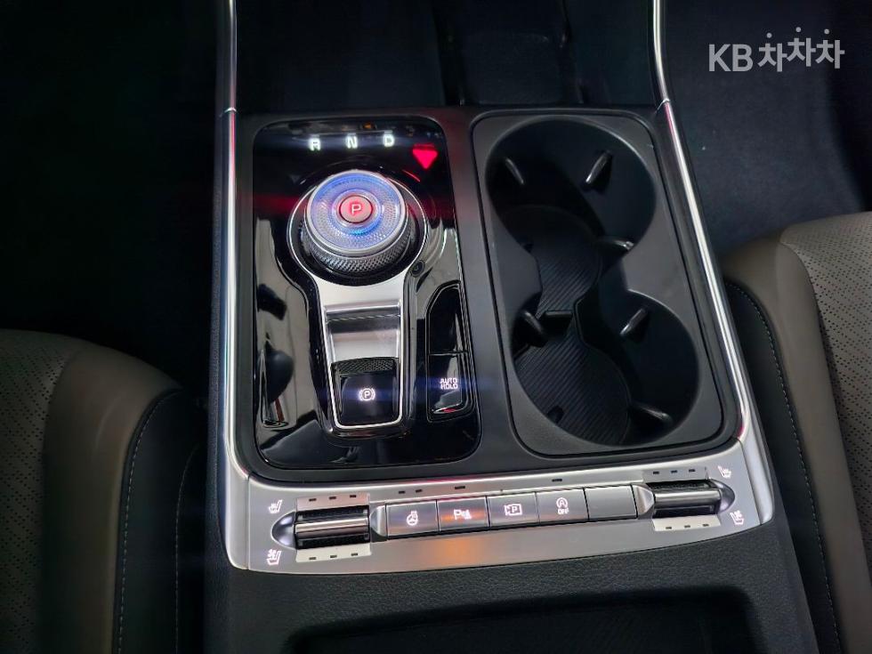 Kia Carnival — miniaturë 11