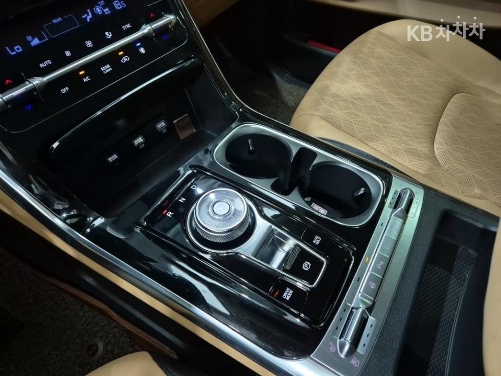 Kia Carnival — miniaturë 8