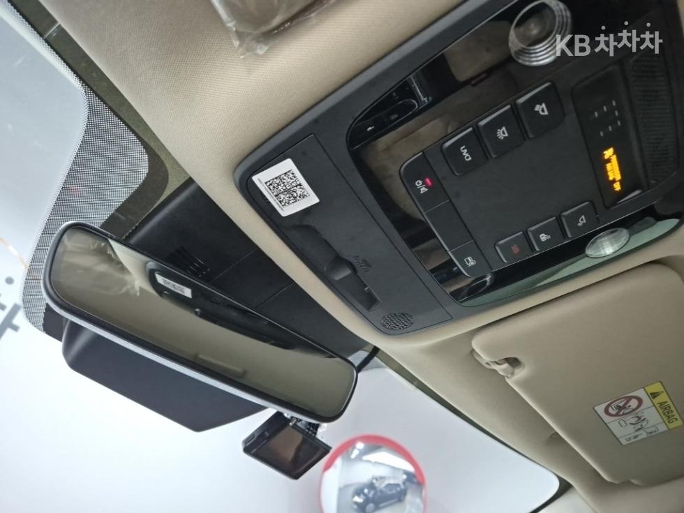 Kia Carnival — miniaturë 16