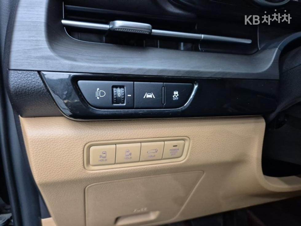 Kia Carnival — miniaturë 17