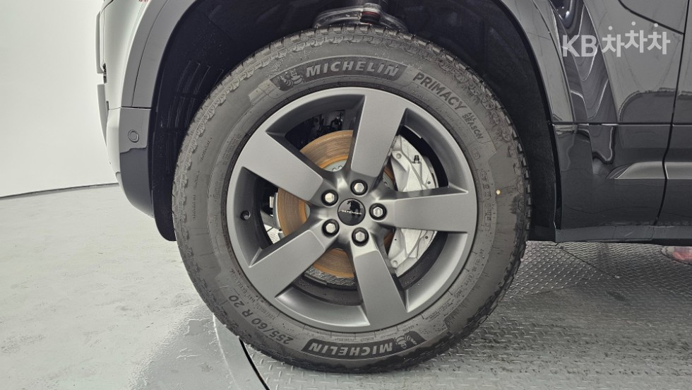 Land Rover Defender — miniaturë 8