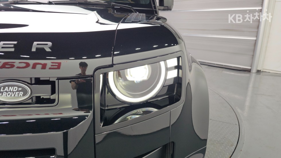 Land Rover Defender — miniaturë 17