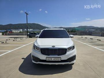 Kia Carnival 9-seater Prestige — foto 1