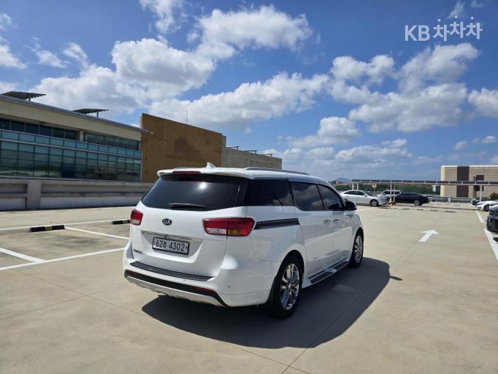 Kia Carnival — miniaturë 4
