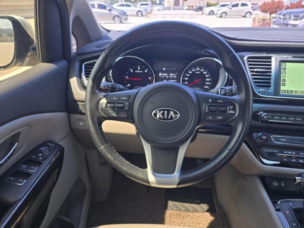 Kia Carnival — miniaturë 5