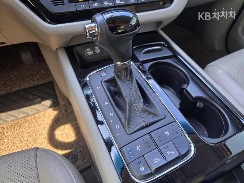 Kia Carnival — miniaturë 7