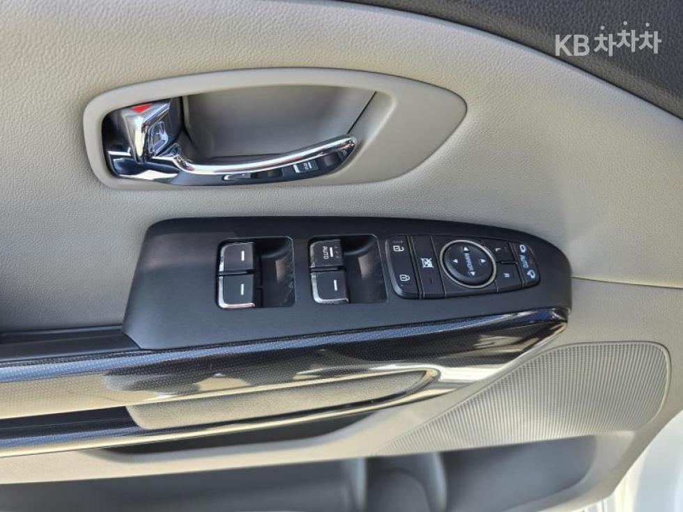 Kia Carnival — miniaturë 8