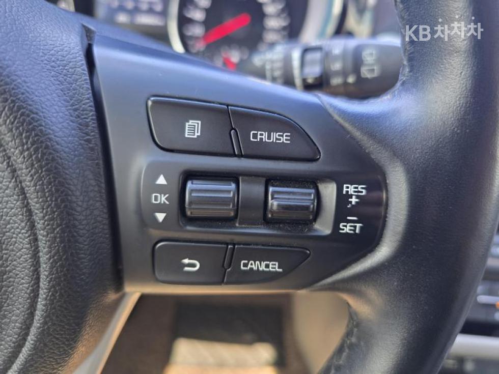 Kia Carnival — miniaturë 10