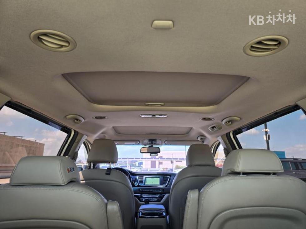 Kia Carnival — miniaturë 17