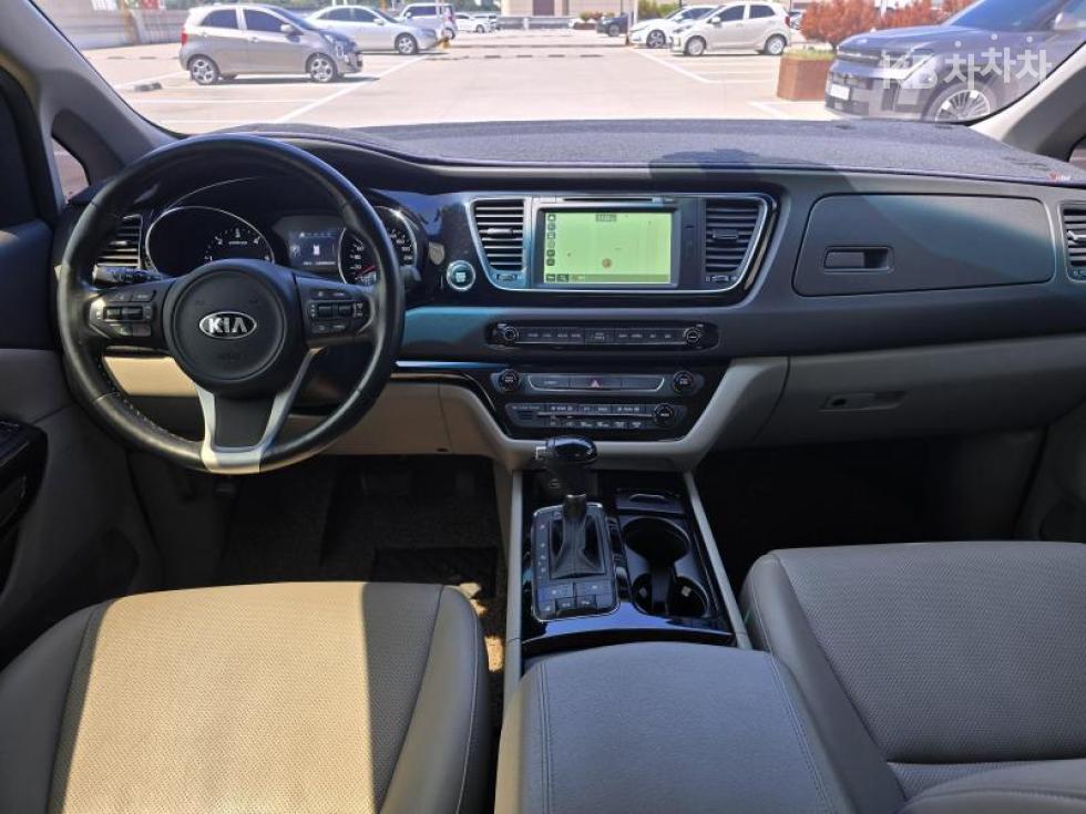 Kia Carnival — miniaturë 19