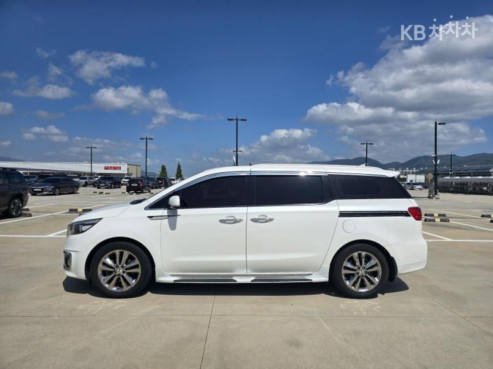 Kia Carnival — miniaturë 20