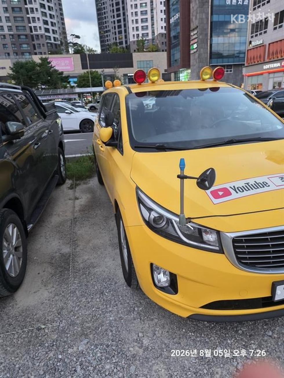 Kia Carnival — miniaturë 2
