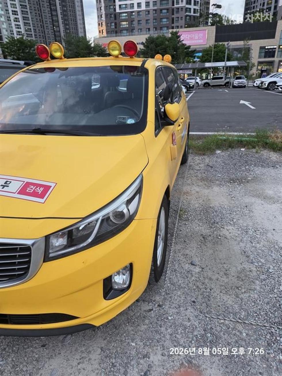 Kia Carnival — miniaturë 3