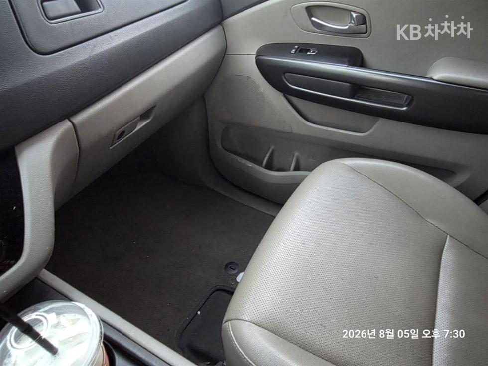 Kia Carnival — miniaturë 11