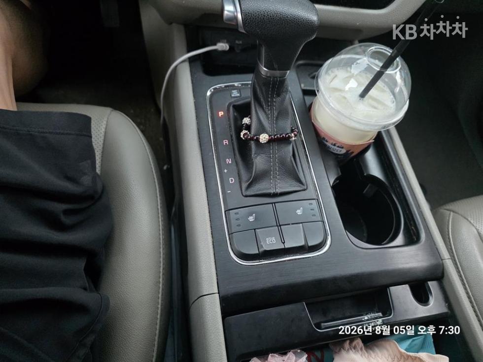 Kia Carnival — miniaturë 12