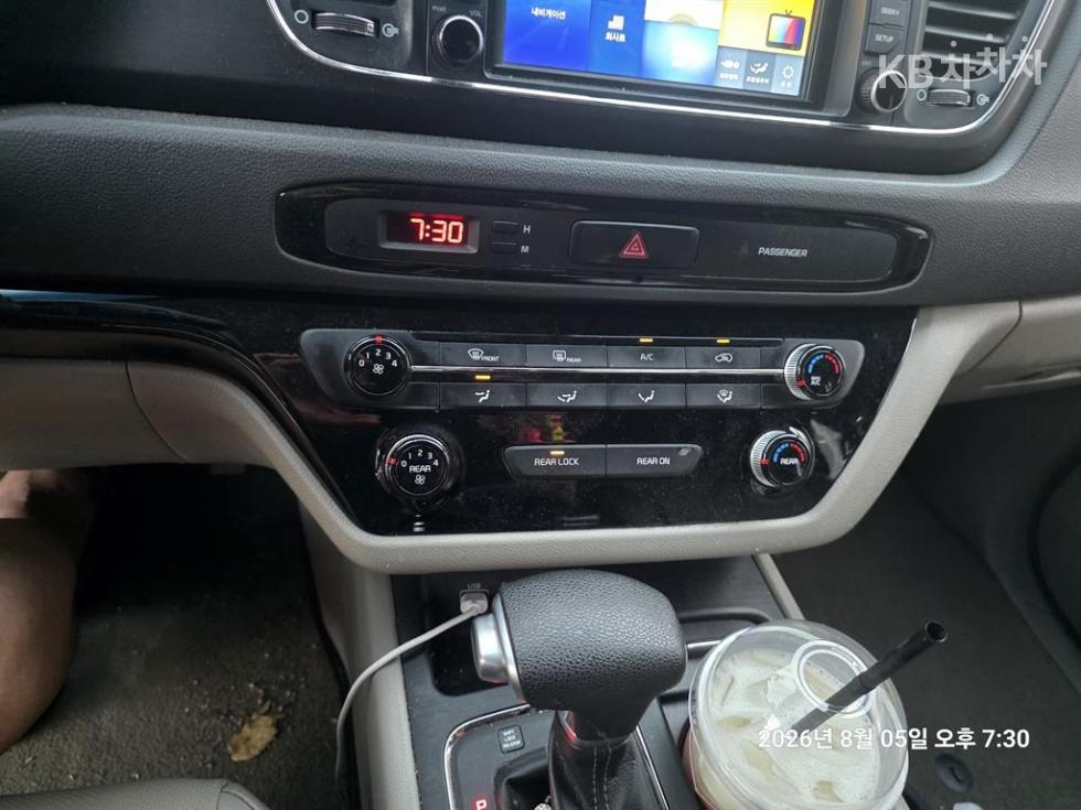 Kia Carnival — miniaturë 13
