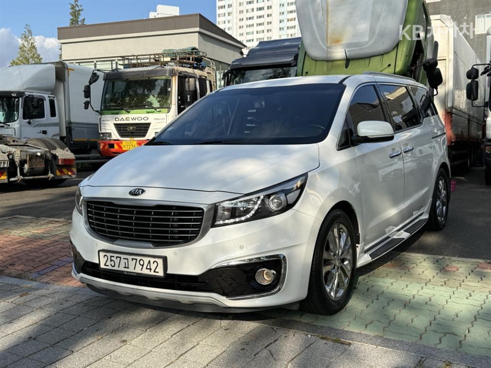 Kia Carnival — miniaturë 2