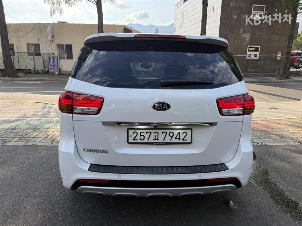 Kia Carnival — miniaturë 3