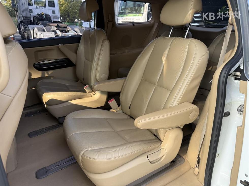 Kia Carnival — miniaturë 6