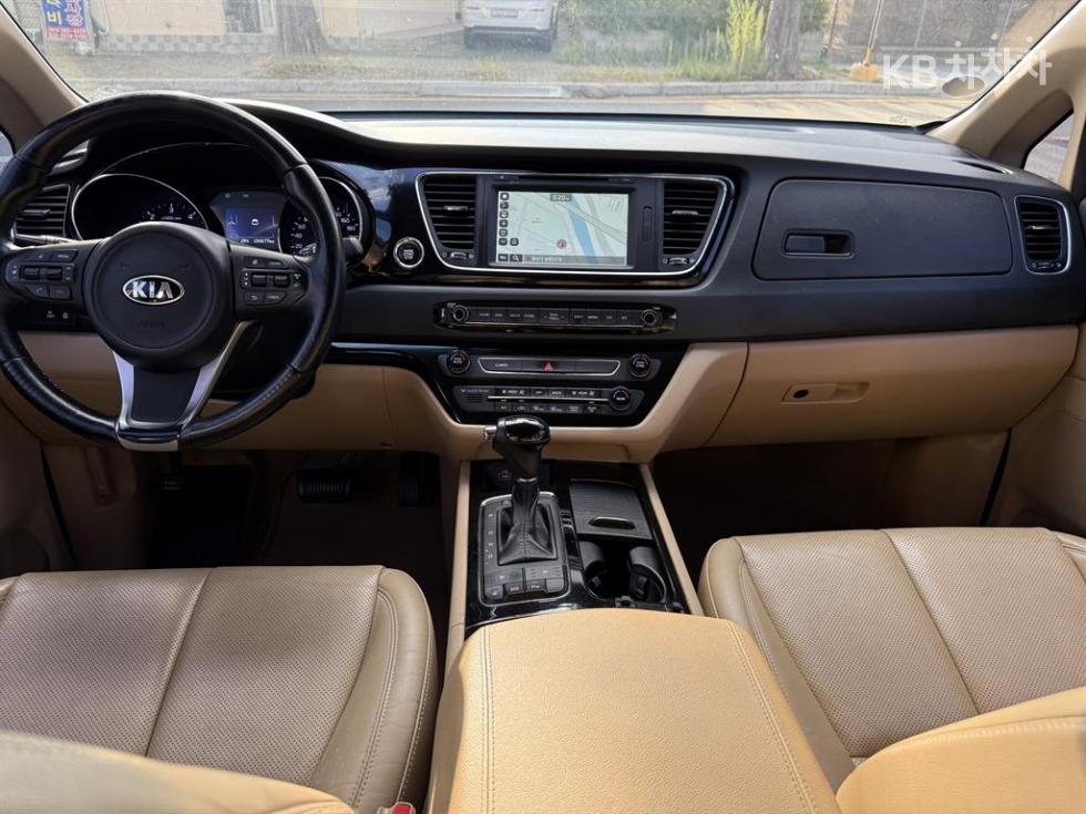 Kia Carnival — miniaturë 7