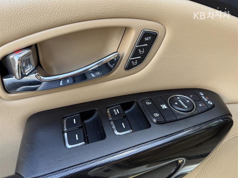 Kia Carnival — miniaturë 8