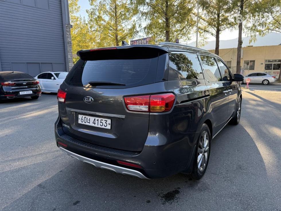 Kia Carnival — miniaturë 4