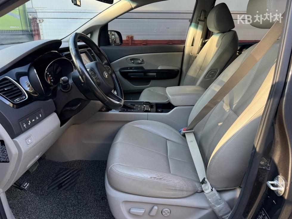 Kia Carnival — miniaturë 5