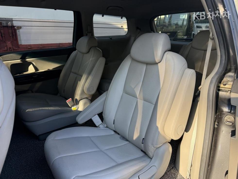 Kia Carnival — miniaturë 6