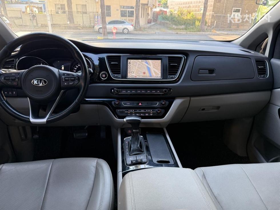 Kia Carnival — miniaturë 7