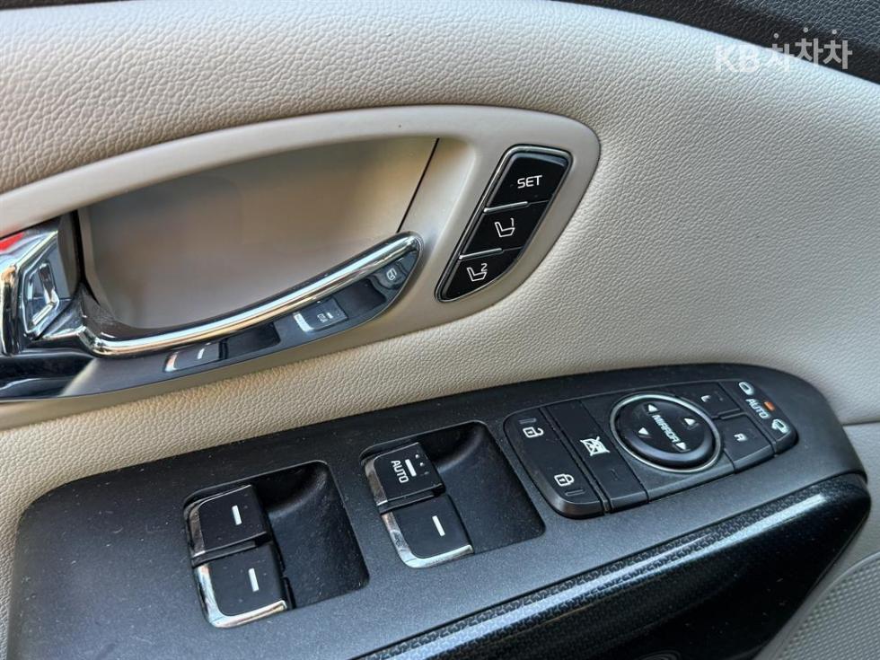 Kia Carnival — miniaturë 8