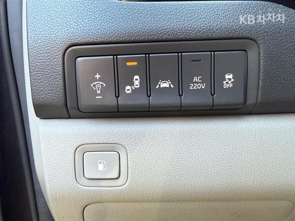 Kia Carnival — miniaturë 9