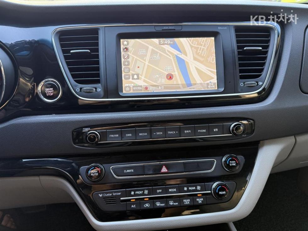 Kia Carnival — miniaturë 12