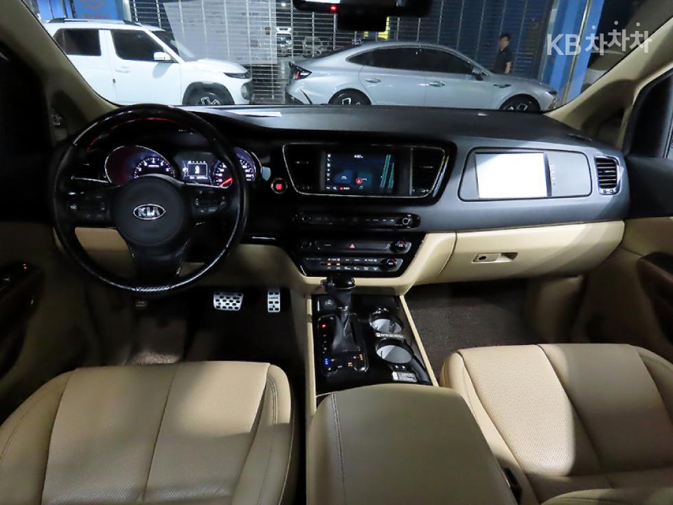 Kia Carnival — miniaturë 5