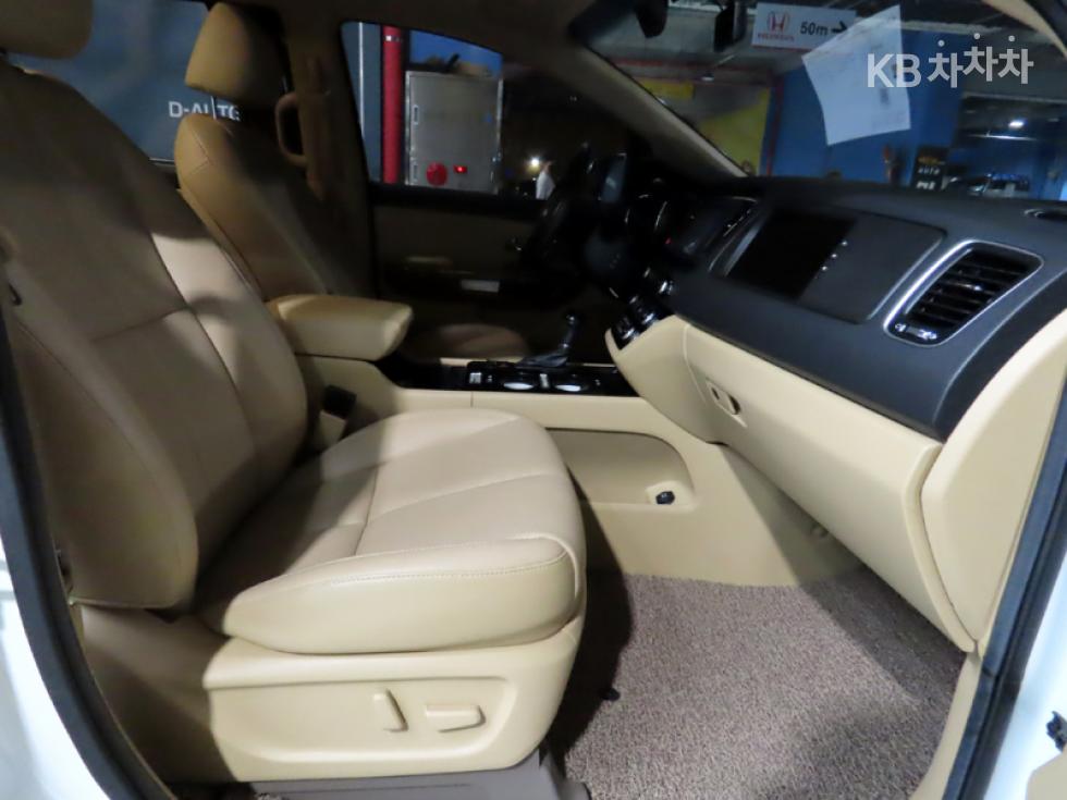 Kia Carnival — miniaturë 8
