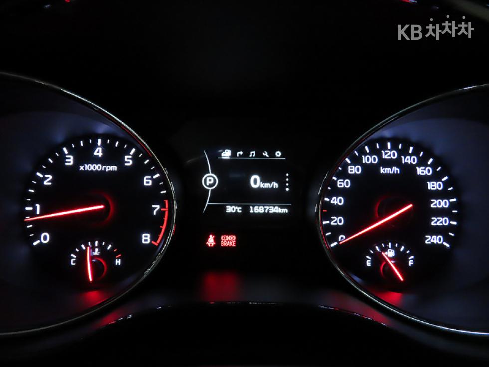 Kia Carnival — miniaturë 9
